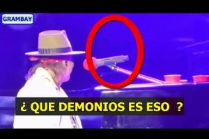 Embedded thumbnail for MIRA EL VIDEO !! ¿un fantasma en medio de un show de Guns N&amp;#039; Roses?